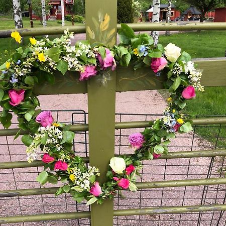 Mysigt Boende I Raettvik Med Utsikt Oever Siljan Bagian luar foto