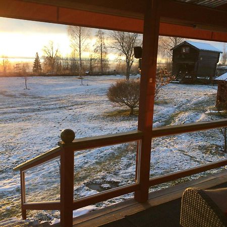 Mysigt Boende I Raettvik Med Utsikt Oever Siljan Bagian luar foto