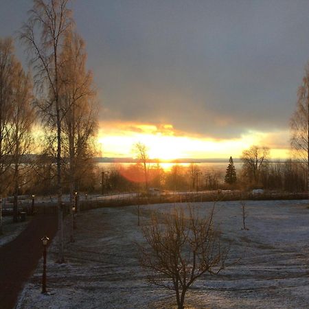Mysigt Boende I Raettvik Med Utsikt Oever Siljan Bagian luar foto