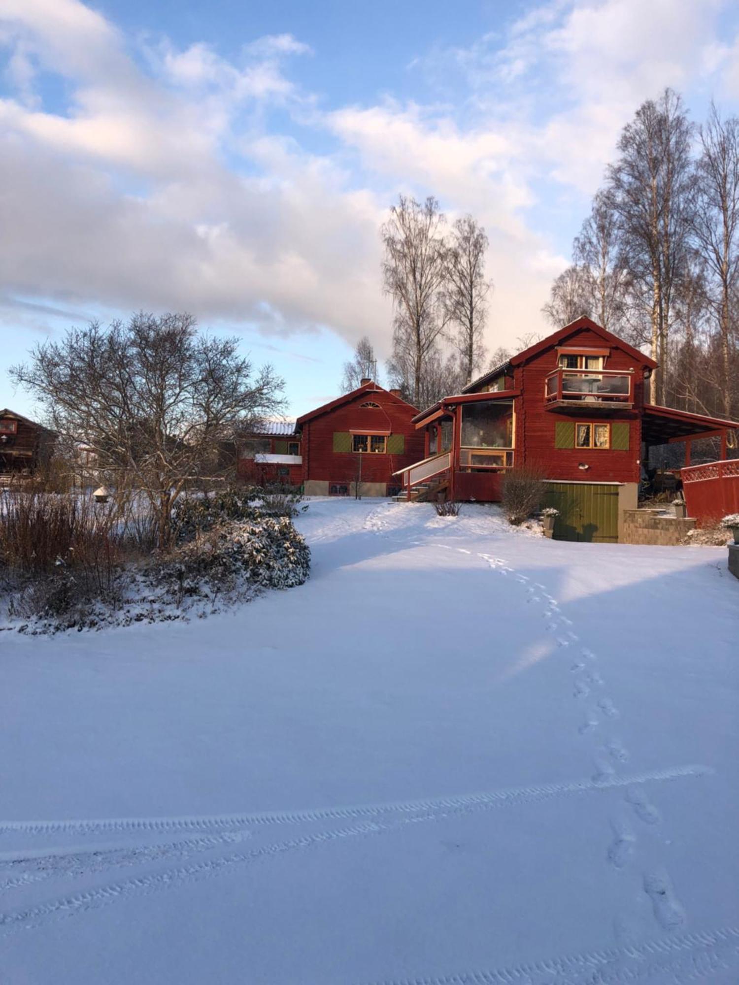 Mysigt Boende I Raettvik Med Utsikt Oever Siljan Bagian luar foto