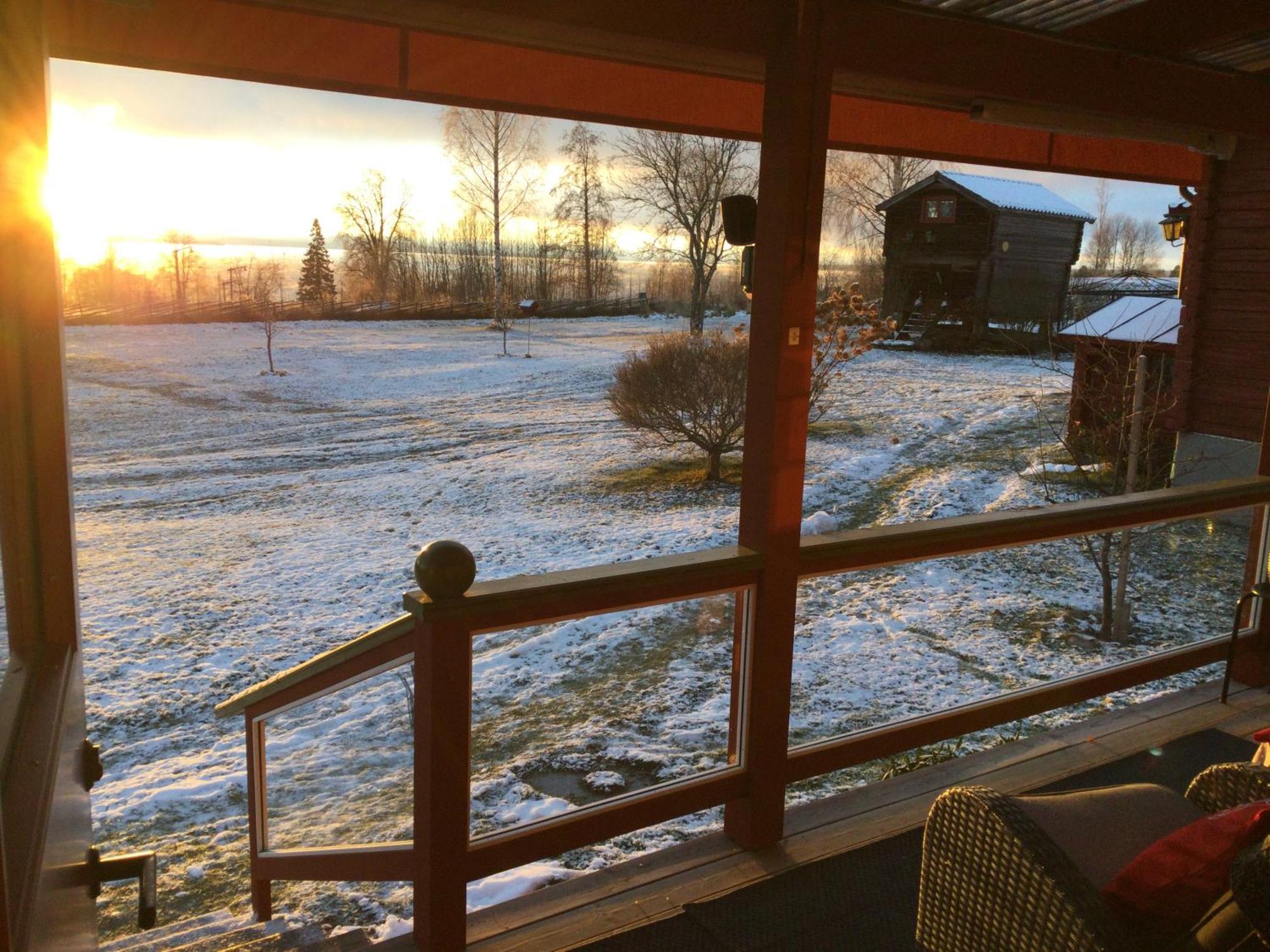 Mysigt Boende I Raettvik Med Utsikt Oever Siljan Bagian luar foto