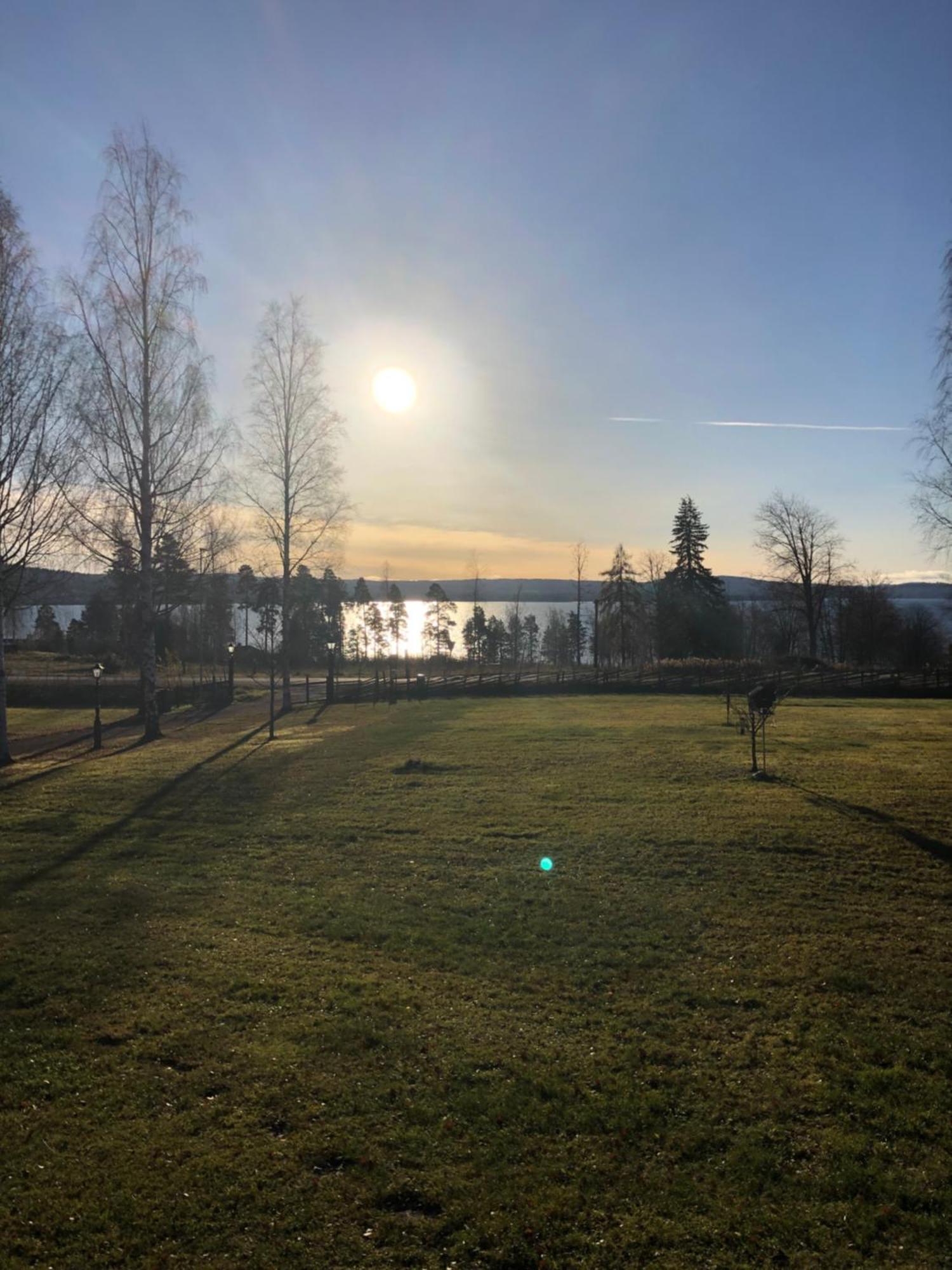 Mysigt Boende I Raettvik Med Utsikt Oever Siljan Bagian luar foto